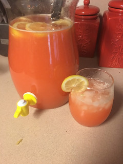 A picture of Peach & raspberry lemonade punch.