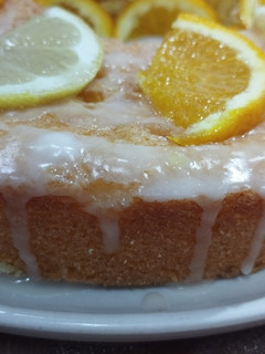 Una foto de Torta húmeda de naranja🍊🍊 glaseada
