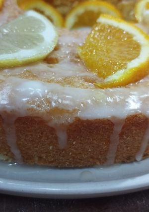 Una foto de Torta húmeda de naranja🍊🍊 glaseada