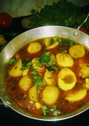 A picture of Anda aloo gravy.