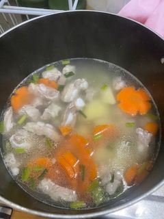 Hình của món Canh sườn hầm khoai tây, cà rốt.