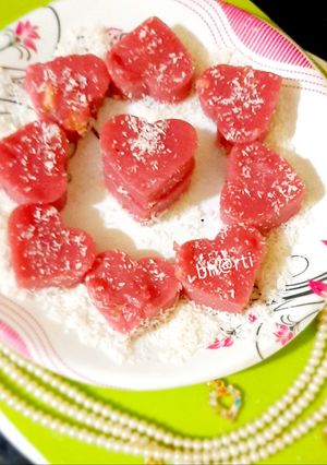हैल्दी वीट बर्फी(healthy wheat barfi recipe in marathi) रेसिपी चे मुख्य फोटो 