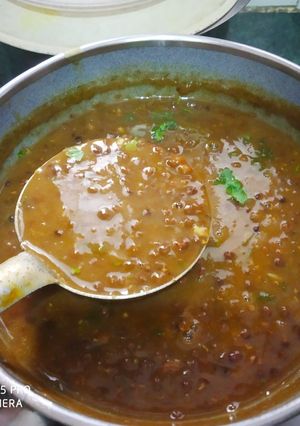 A picture of Kala Masoor daal.