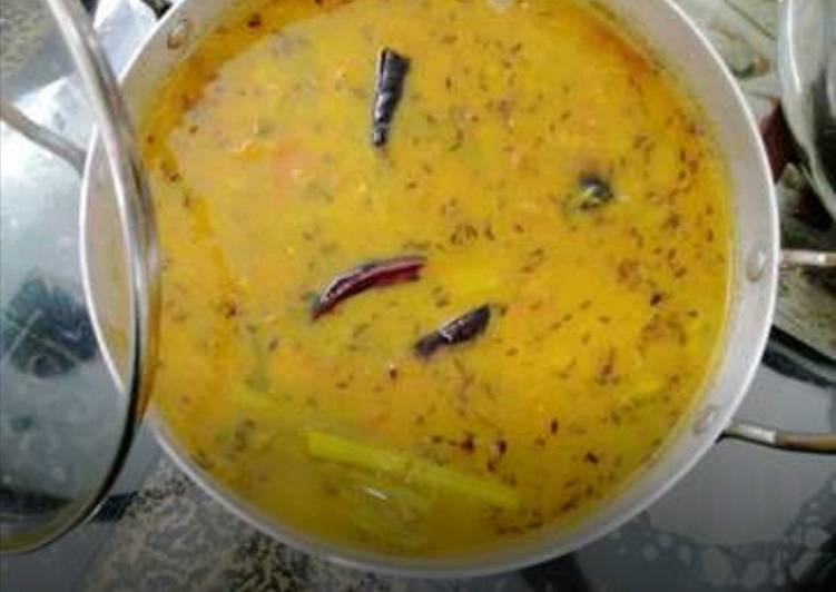 Simple Way to Make Homemade Hyderabadi Sojni Ki Phalli Aur Choti Methi Ki Khatti Daal