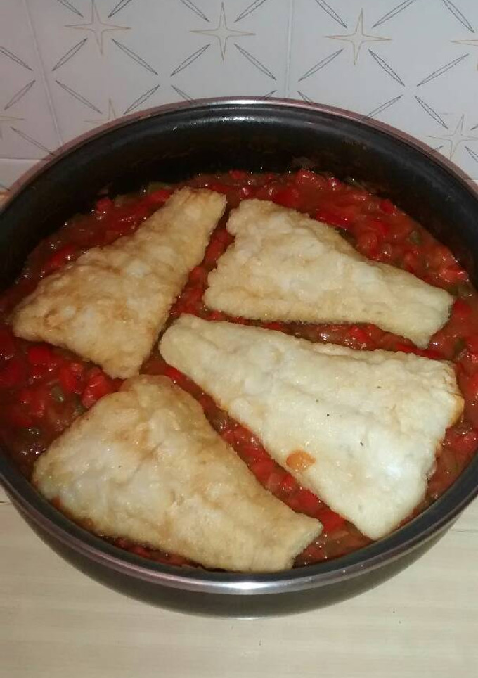 Una foto de Bacalao con tomate