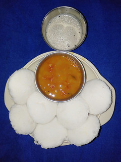 ઈડલી સંભાર (Idli Sambhar Recipe In Gujarati) રેસીપી મુખ્ય ફોટો