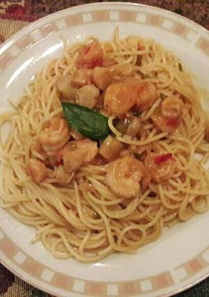 Una foto de Spaguetti con camarones y vieiras