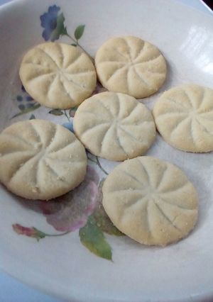 A picture of Patterned cookies.