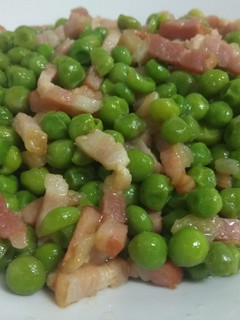 Una foto de Guisantes con bacon