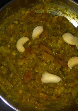 A picture of Green moong daal halwa.