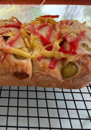รูปของ ขนมปังแฮมชีสพริกและแตงกวาดอง🍞🥒🧀🌶️(Ham&Cheese with pickled Jalapeno Bread)