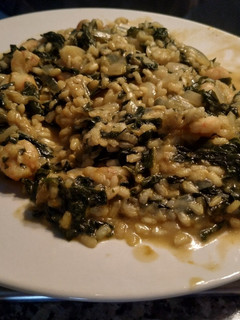 Una foto de Arroz con gambas y acelgas