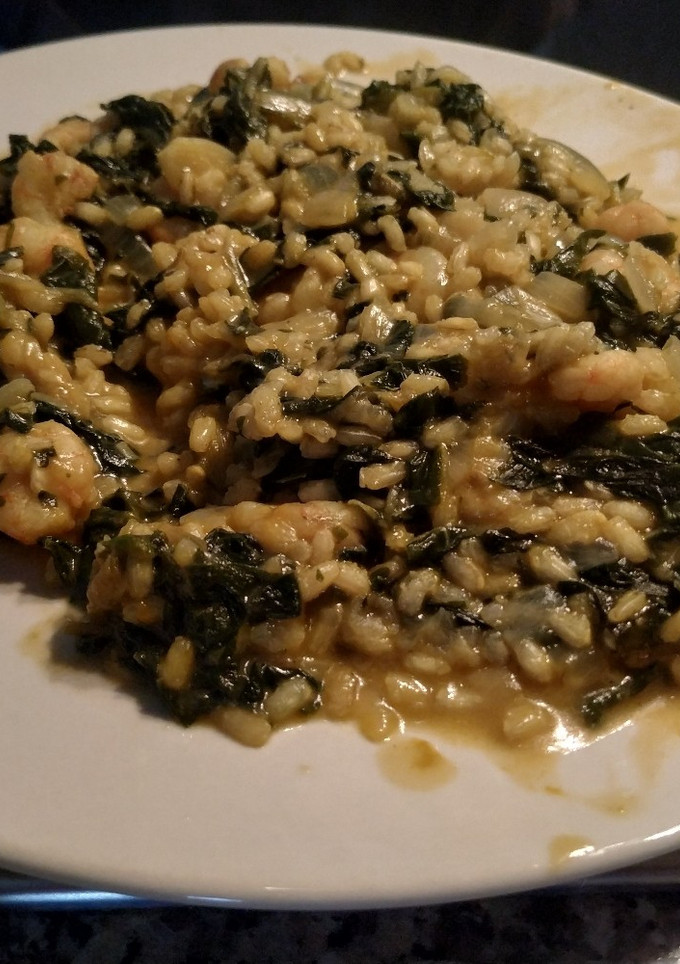 Una foto de Arroz con gambas y acelgas