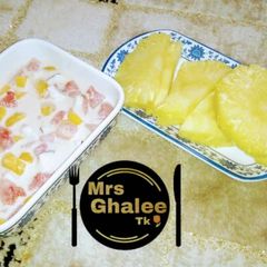 A picture of Fruits salad and pineapple.
