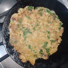 A picture of Pizza style omelet.