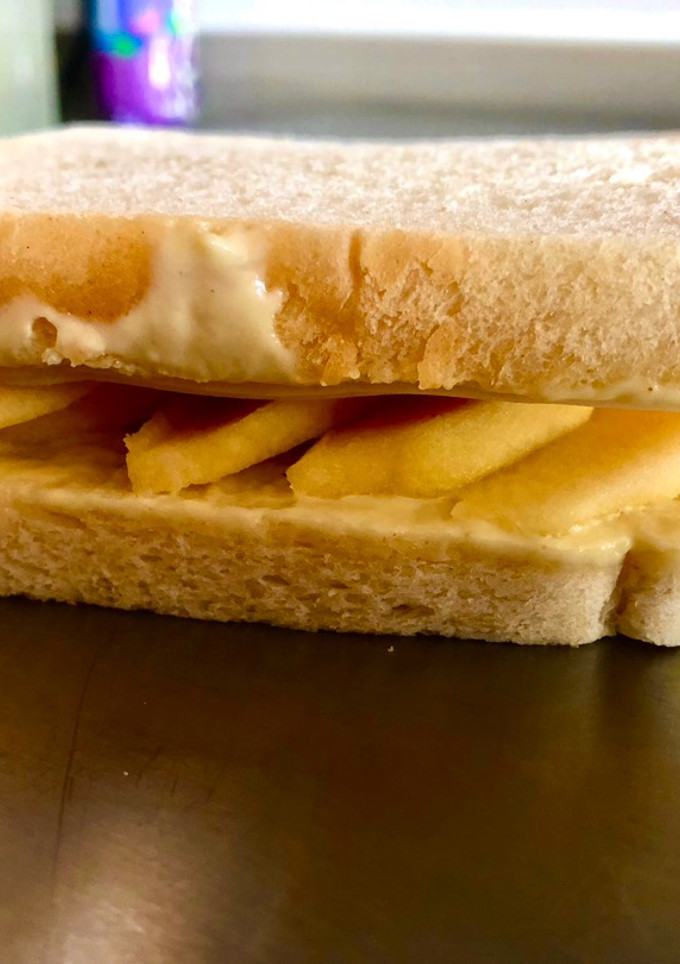Una foto de Sándwich de pavo y manzana