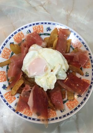 Una foto de Huevos con jamón