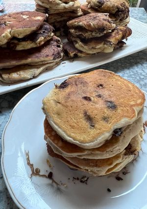 Una foto de Panqueques americanos con chips de chocolate