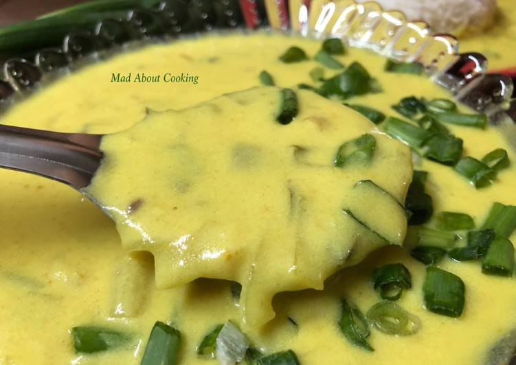 Recipe of Favorite Payaz Ki Kadhi – Spring Onions Curd Based Curry – Perfect Lunch Recipe