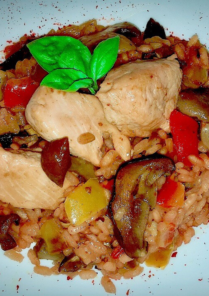 Una foto de Arroz tandoori con leche de coco, pavo y setas