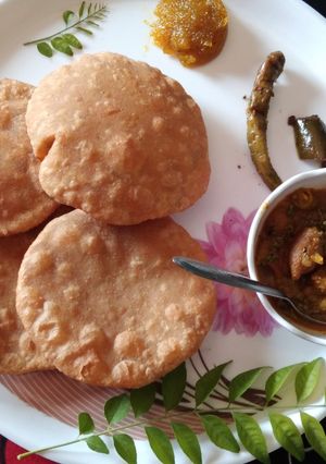 आलू की कचौड़ी 😋 (aloo kachori recipe in hindi) रेसिपी मुख्य फोटो