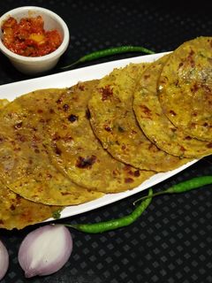 मिस्सी रोटी (missi roti recipe in marathi) रेसिपी चे मुख्य फोटो 