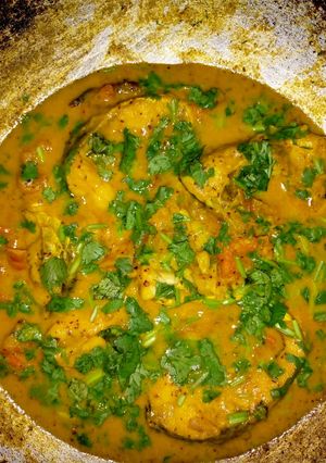 A picture of Fish in gravy.