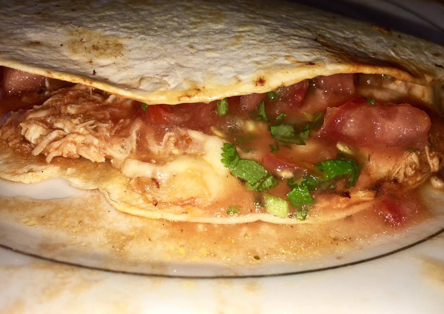 Tortilla de harina rellena de pollo, queso y chimichurri Receta de