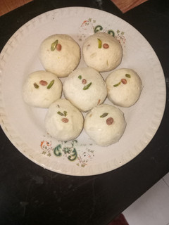 A picture of Mawa (khoya) laddu.