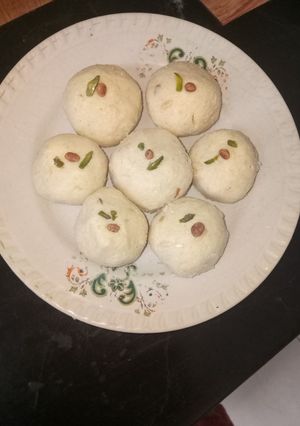 A picture of Mawa (khoya) laddu.