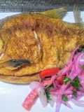 Sábalo frito con sarza criolla👍🇵🇪