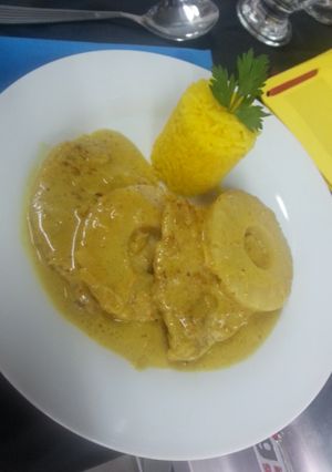 Una foto de Cerdo al Curry con Piña