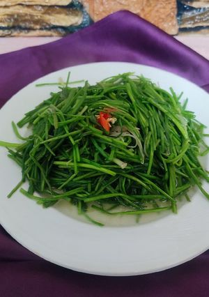 薑絲炒水蓮 的食譜成品照片