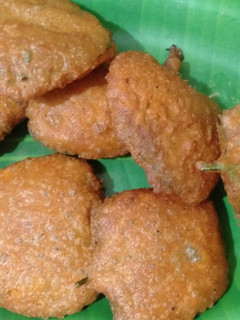கற்பூரவள்ளி இலை பஜ்ஜி (Karpooravalli ilai bajji recipe in tamil) செய்முறை முக்கிய புகைப்படம்