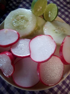 Una foto de Ensalada de rábano y pepino