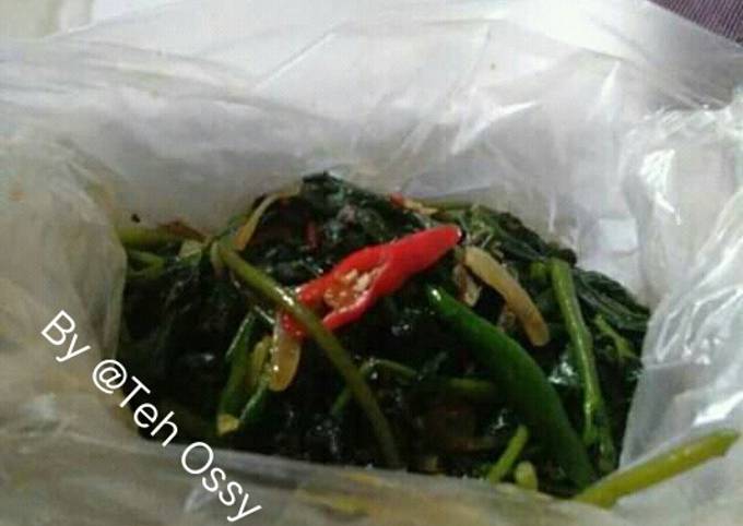 Wajib coba! Resep buat Tumis Pucuk Daun Ubi terasi  lezat