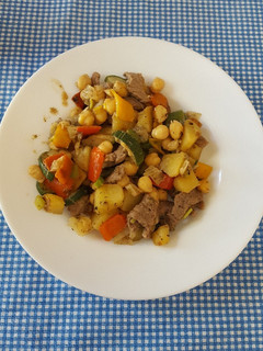Una foto de Salteado mediterráneo de garbanzos