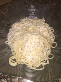 Una foto de Espaguetis de 90cm con salsa de quesos