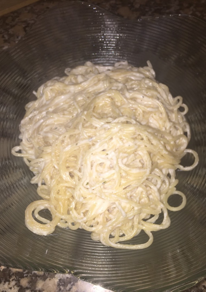 Una foto de Espaguetis de 90cm con salsa de quesos