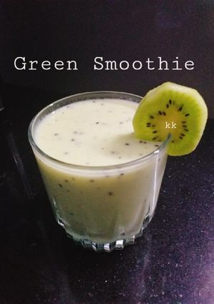 A picture of Green(kiwi) smoothie.
