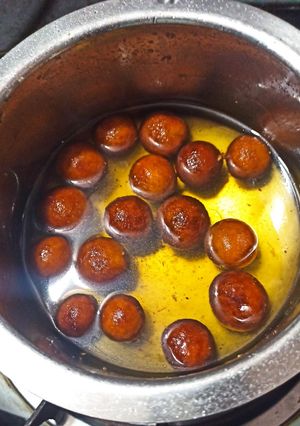 A picture of Brown bread Gulabjamuns.