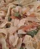 Fettuccine con mantequilla y verduras
