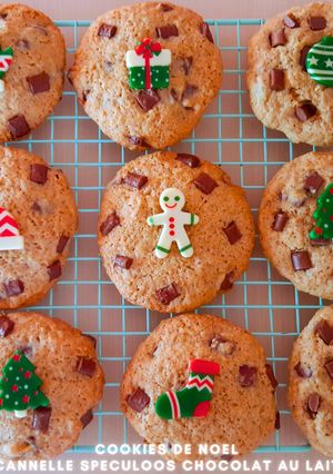 Une photo de Cookies de noel cannelle speculoos chocolat au lait