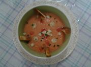 Una foto de gazpacho andaluz sabroso