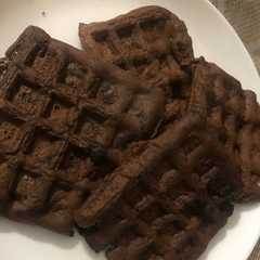 Una foto de Waffles chocolatosos sin harinas