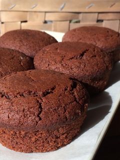 Una foto de Magdalenas de cacao veganas