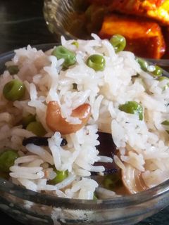 মটরশুঁটির পোলাও (Motorshutir pulao recipe in bengali) রেসিপির প্রধান ছবি