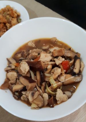 Foto resep Tumis kuah ayam jamur ala Indah