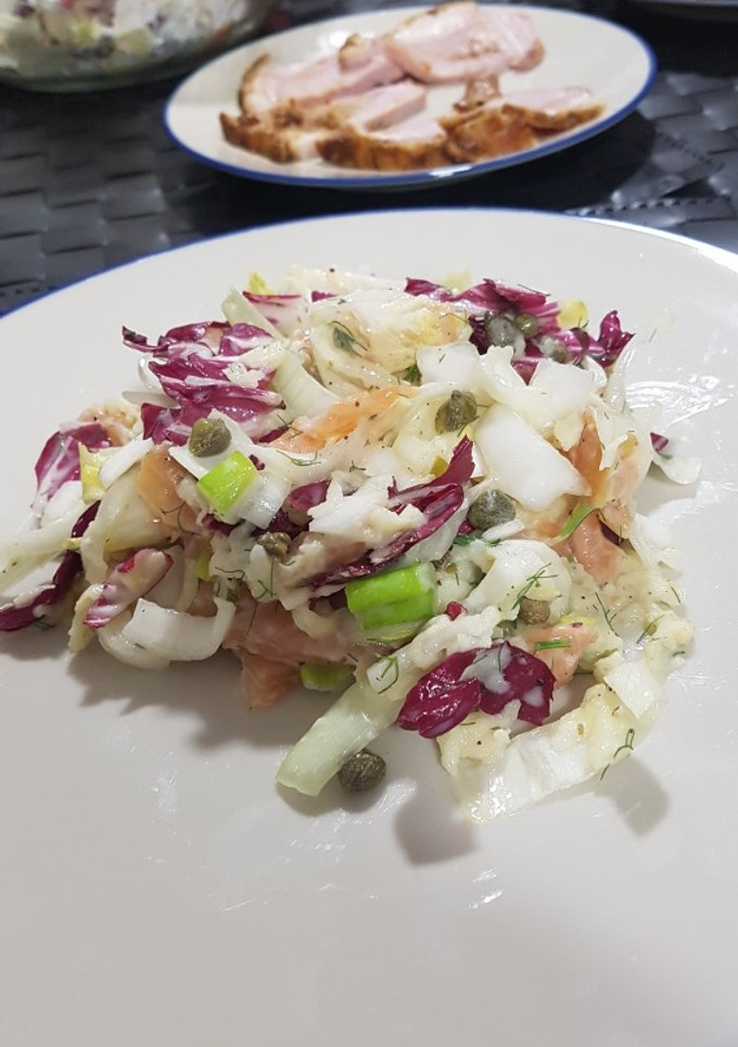Una foto de Ensalada de salmón ahumado con aliño cítrico de yogur