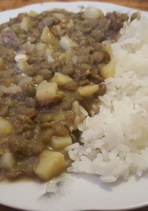 Una foto de Lentejas con arroz